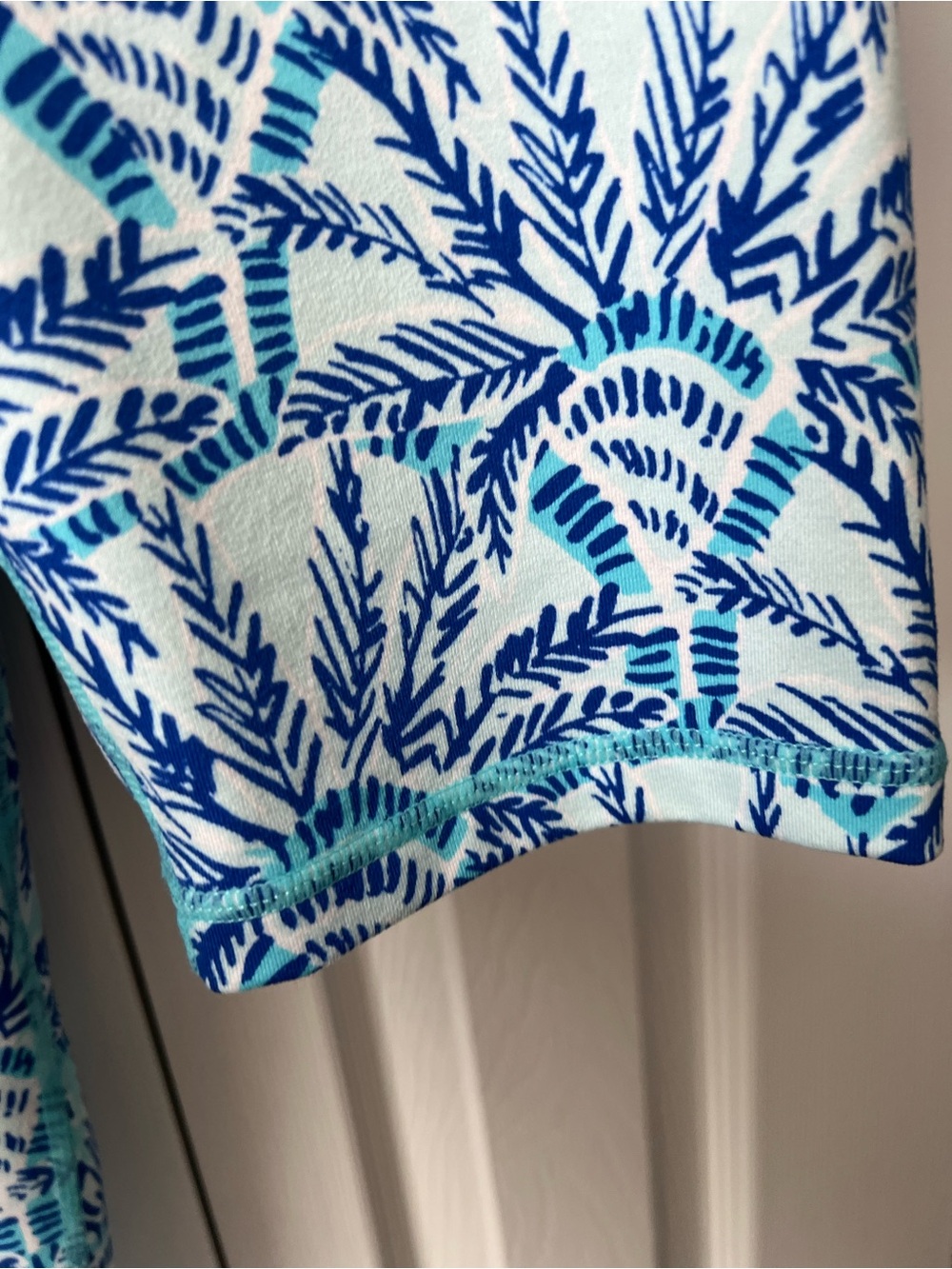 Lilly Pulitzer Blue & Teal Luxletic Tropical Leaf Stretch Capri Pants size L - Picture 5 of 9